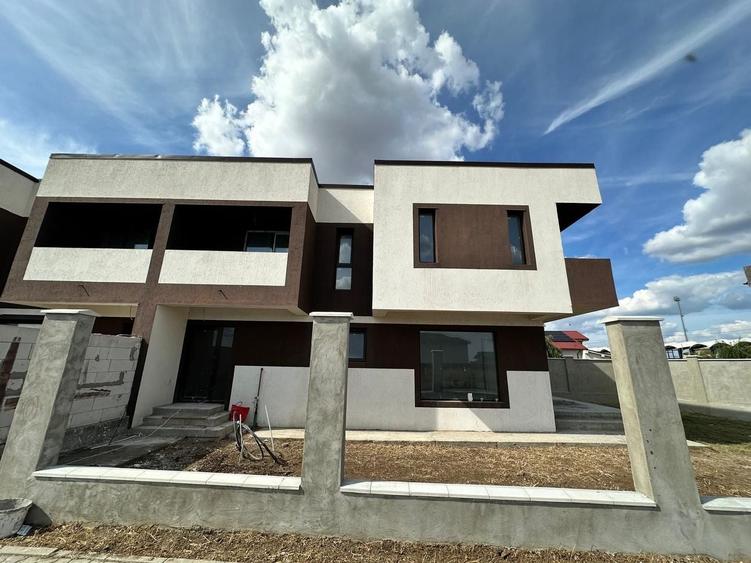 Duplex cu 5 camere cu Canalizare în Cumpăna