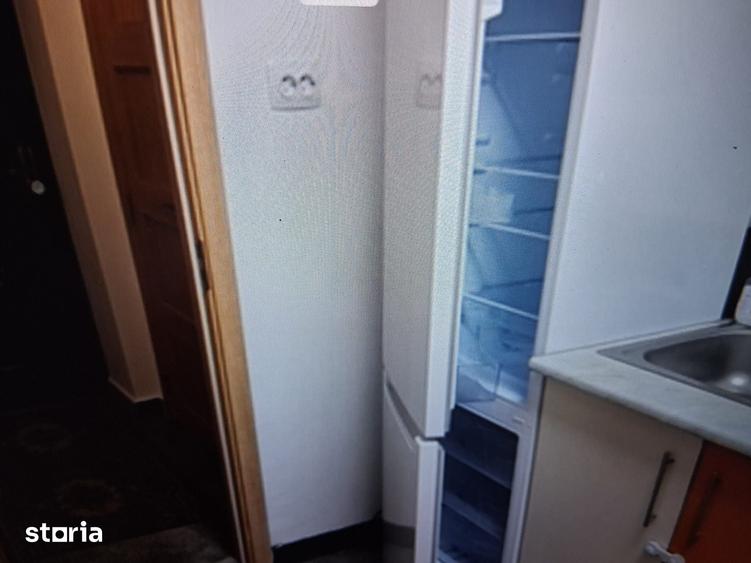 Apartament cu 2 camere semidecomandat în Tei