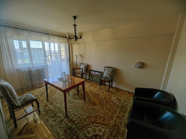 Apartament cu 4 camere decomandat, mobilat în Central