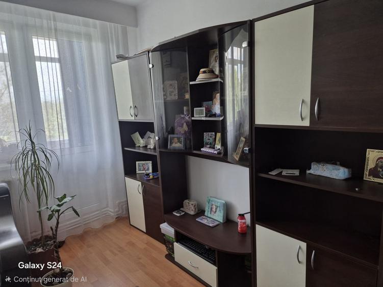 Apartament cu 2 camere semidecomandat în Independenței