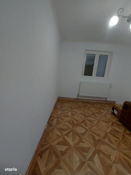 Apartament cu 3 camere decomandat în Micro 6