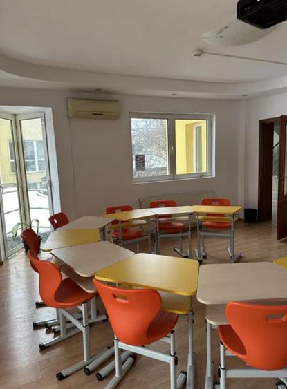 Casă individuală cu 7 camere cu Teren 365 Mp în Tineretului