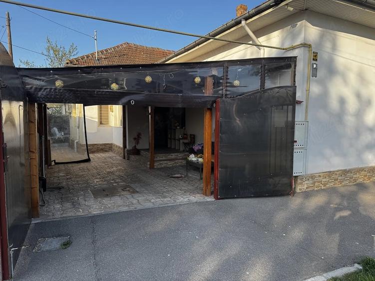 Casă cu 3 camere cu Teren 220 Mp în Central