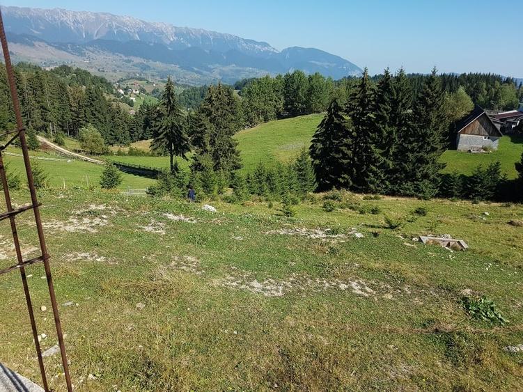 Teren intravilan de 3400 mp, în Fundata