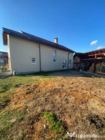 Casă cu 5 camere cu Teren 6880 Mp în Tămaia
