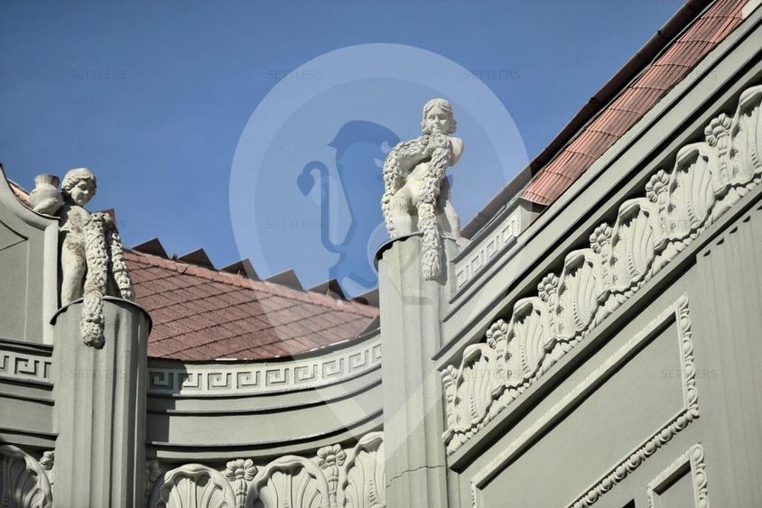 Casă individuală cu 7 camere cu Canalizare în Centrul Istoric