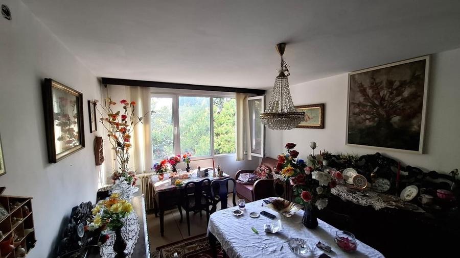 Apartament cu 4 camere decomandat în Berceni
