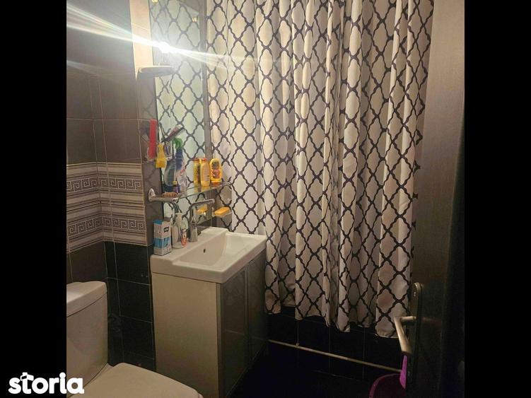 Apartament cu 3 camere decomandat în Eremia
