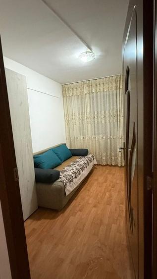 Apartament cu 3 camere decomandat în Brestei