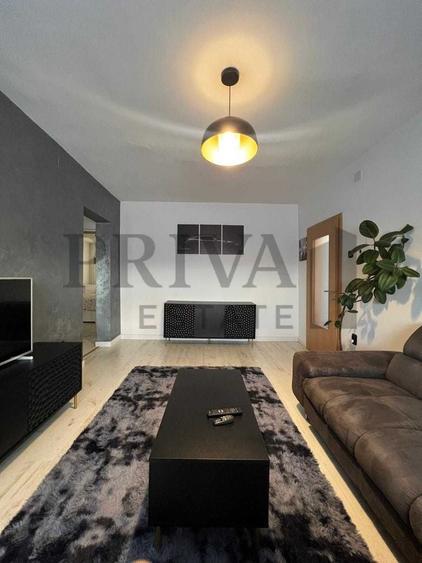 Apartament cu 3 camere semidecomandat, mobilat în Circumvalațiunii