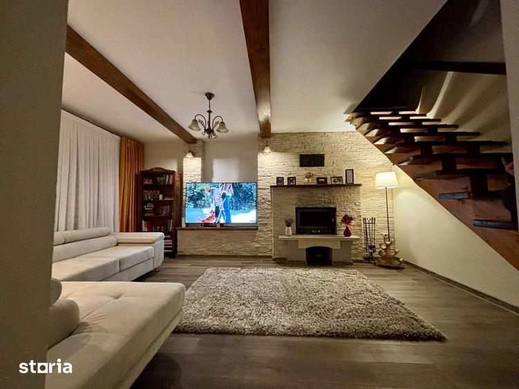 Casă cu 8 camere cu Teren 1270 Mp în Central