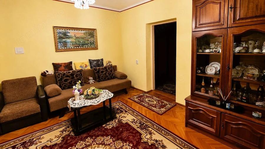 Casă cu Teren 1348 Mp în Giarmata