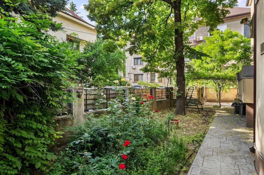 Apartament cu 6 camere decomandat, mobilat în Cotroceni