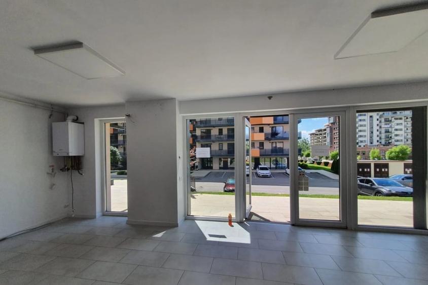 Spațiu comercial, de 67 mp, în Sopor