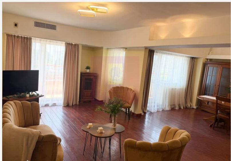 Apartament cu 4 camere decomandat în Unirii