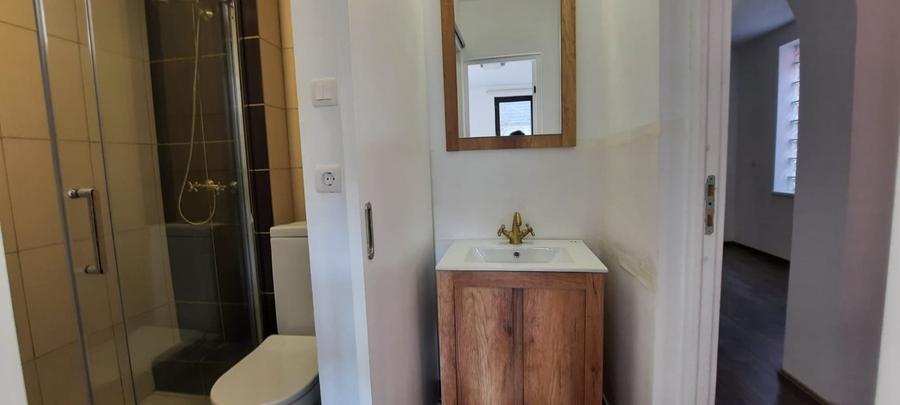Casă individuală cu 5 camere cu Canalizare în Libertății