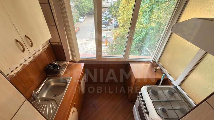 Apartament cu 3 camere decomandat, mobilat în Lăpuș