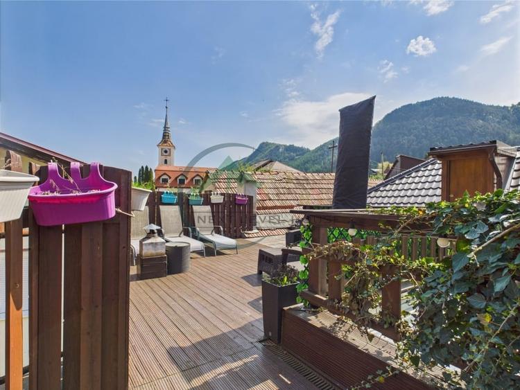 Casă individuală cu 4 camere cu Canalizare în Schei