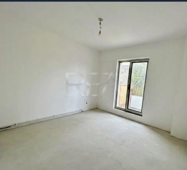 Apartament cu 3 camere decomandat în Aviației