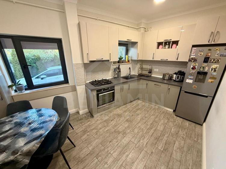 Apartament cu 3 camere decomandat, mobilat în Cornitoiu