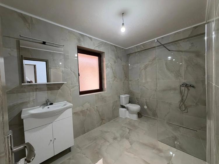 Casă cu Teren 253 Mp în Est