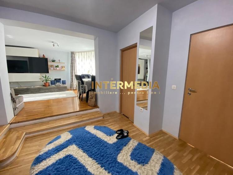 Casă individuală cu 5 camere cu Canalizare în Cetate