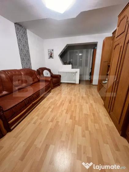 Apartament cu 4 camere semidecomandat, mobilat în Central