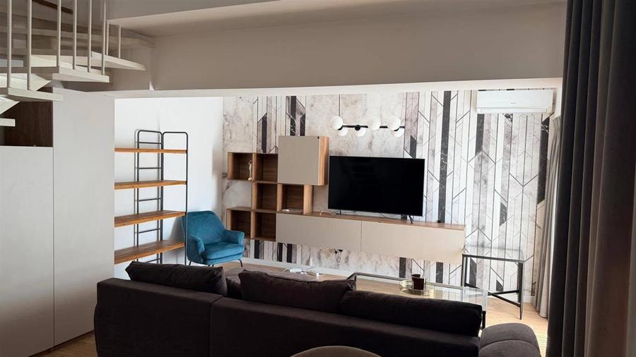 Apartament cu 3 camere semidecomandat, mobilat în Aviației