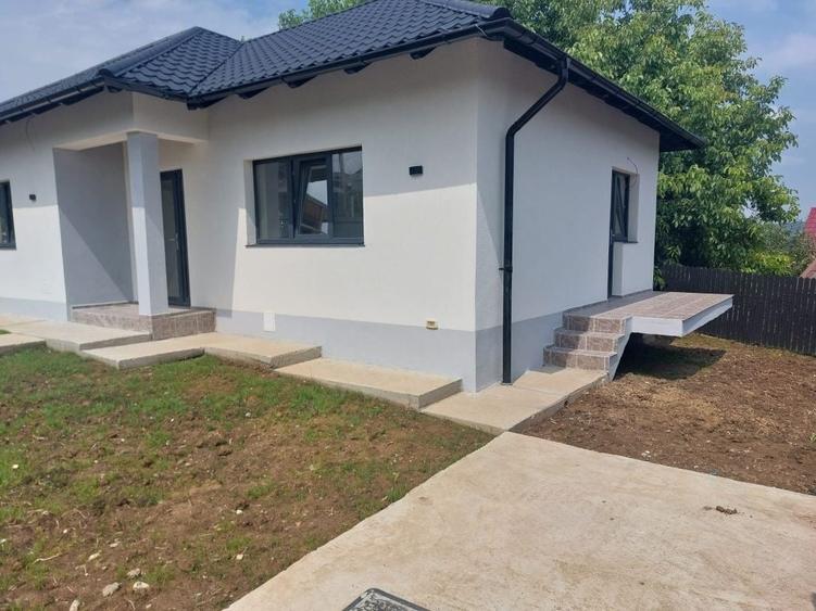 Casă cu 3 camere în Valea Adâncă
