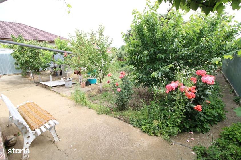 Casă cu 3 camere în Vânători