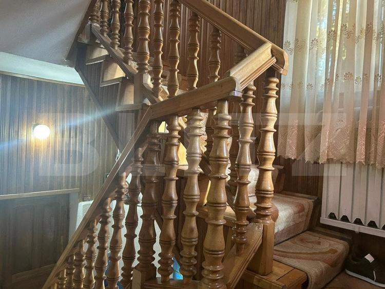 Duplex cu 9 camere cu Garaj în Botizului