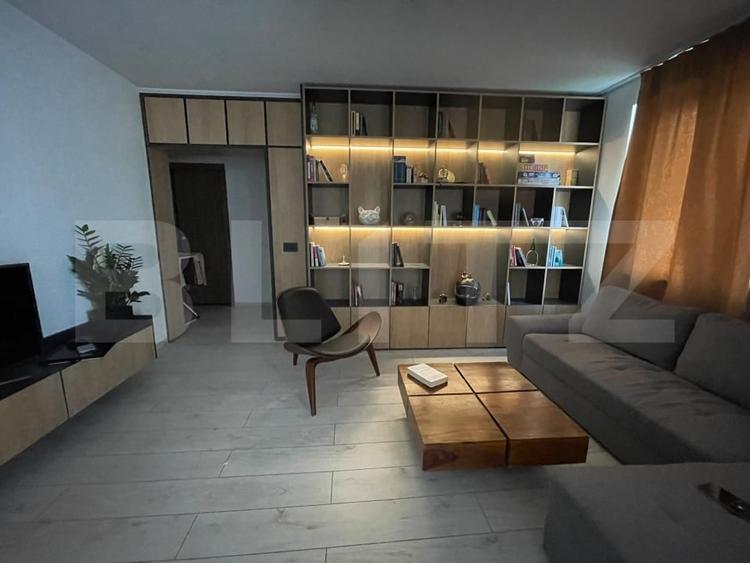 Apartament cu 3 camere semidecomandat, mobilat în P-ța Maria