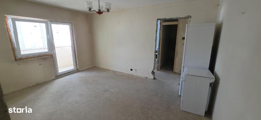 Apartament cu 2 camere semidecomandat în Mioriței