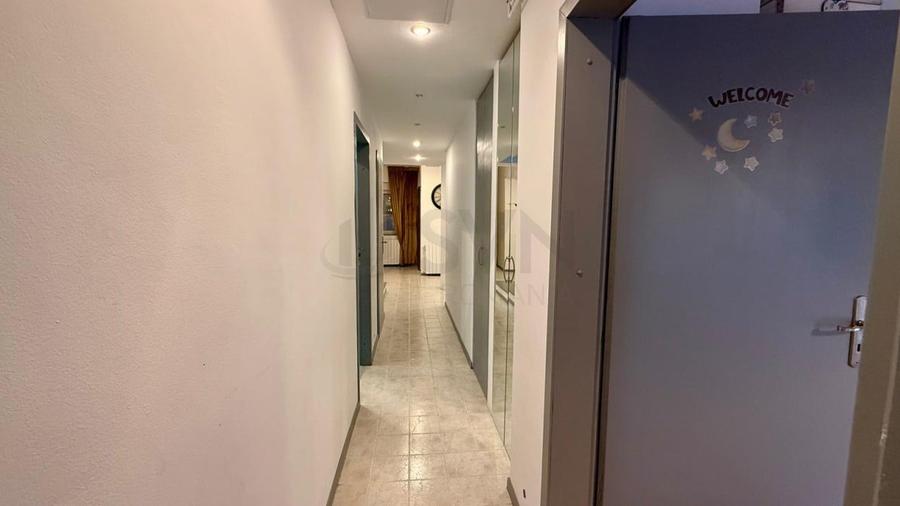 Apartament cu 4 camere decomandat în Polonă