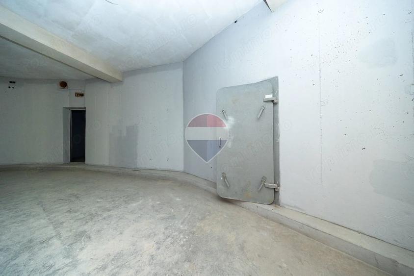 Spațiu comercial, de 2,439.14 mp, în Sud