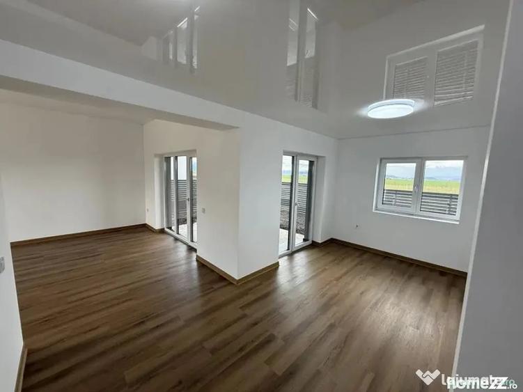 Casă cu 4 camere cu Teren 333 Mp în Tărlungeni