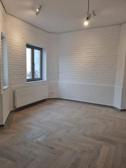 Birou, de 141 mp, în Primăverii