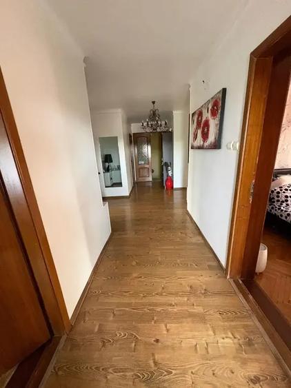 Casă individuală cu 7 camere cu Canalizare în Dărăști-Ilfov