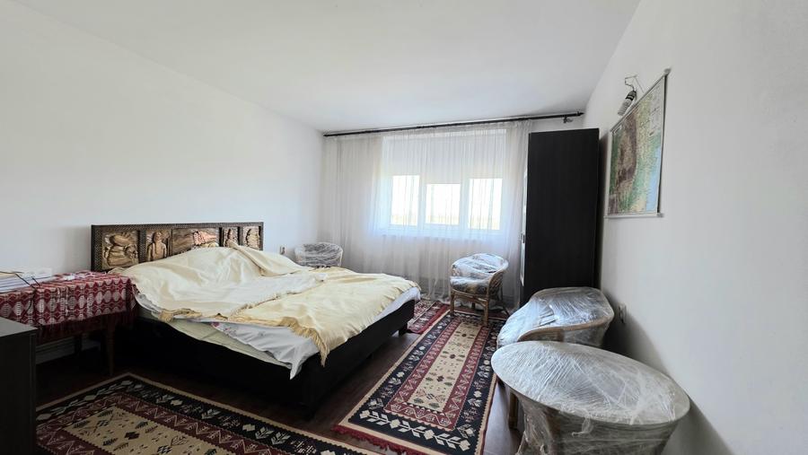 Casă individuală cu 6 camere cu Garaj în Km 5