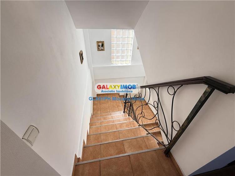 Casă cu 4 camere cu Garaj în Gheorghe Doja