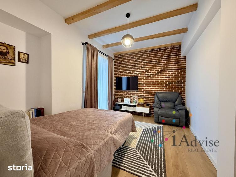 Apartament cu 4 camere, mobilat în Est