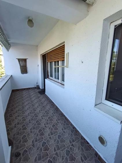 Apartament cu 3 camere decomandat în Săsar