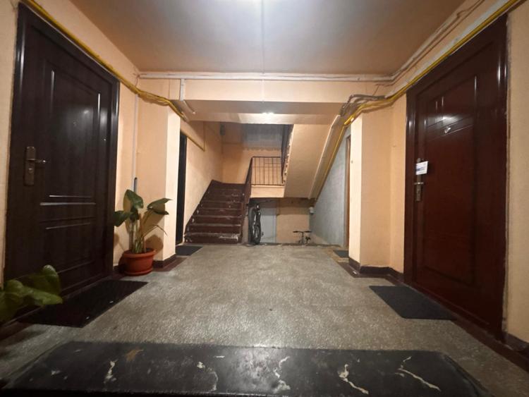 Apartament cu 2 camere semidecomandat, mobilat în Calea Moldovei