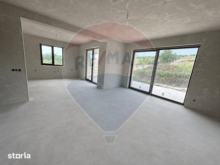 Casă cu 5 camere cu Teren 900 Mp în Ciurila