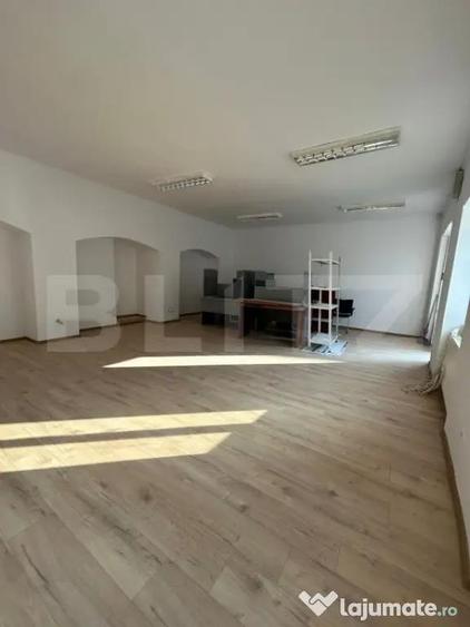 Apartament cu 3 camere decomandat în Ultracentral