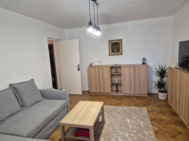 Apartament cu 3 camere circular, mobilat în Faleza Nord