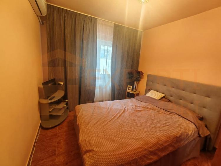 Apartament cu 3 camere decomandat, mobilat în Casa de Cultură