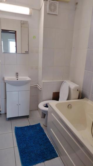Garsonieră decomandată în Poarta 6