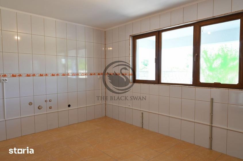 Casă cu 4 camere cu Teren 1303 Mp în Bucov