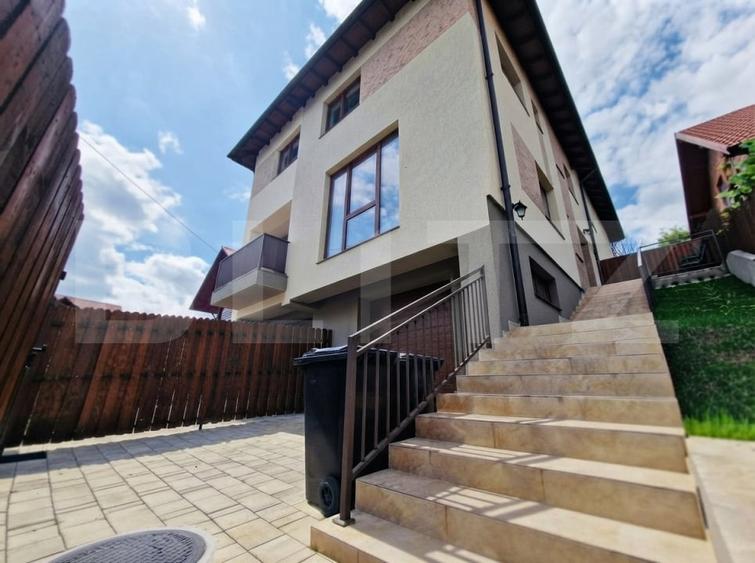 Casă individuală cu 4 camere cu Canalizare în Dâmbul Rotund